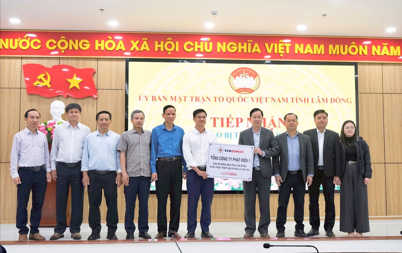 Đoàn công tác EVNGENCO1 trao hỗ trợ 1,4 tỷ đồng cho Ủy ban MTTQ Việt Nam tỉnh Lâm Đồng Đoàn công tác EVNGENCO1 trao hỗ trợ 1,4 tỷ đồng cho Ủy ban MTTQ Việt Nam tỉnh Lâm Đồng