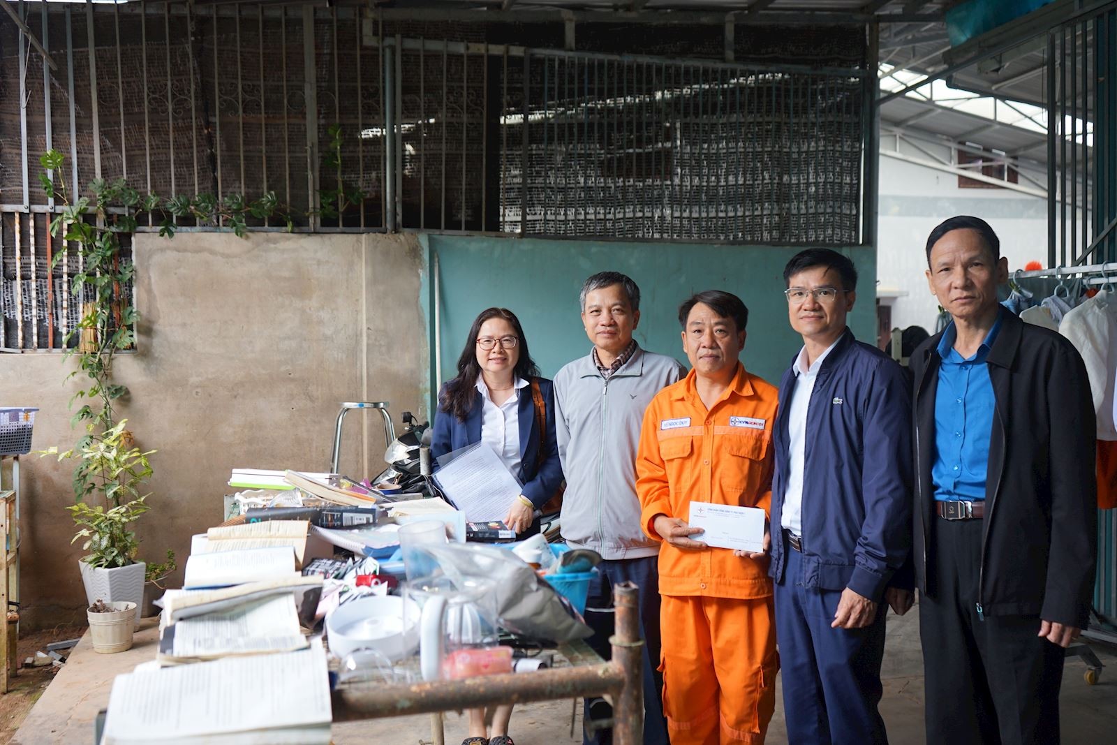 Lãnh đạo EVNGENCO1 thăm hỏi người lao động Công ty CP Thủy điện Đa Nhim – Hàm Thuận – Đa Mi chịu thiệt hại do mưa lũ Lãnh đạo EVNGENCO1 thăm hỏi người lao động Công ty CP Thủy điện Đa Nhim – Hàm Thuận – Đa Mi chịu thiệt hại do mưa lũ