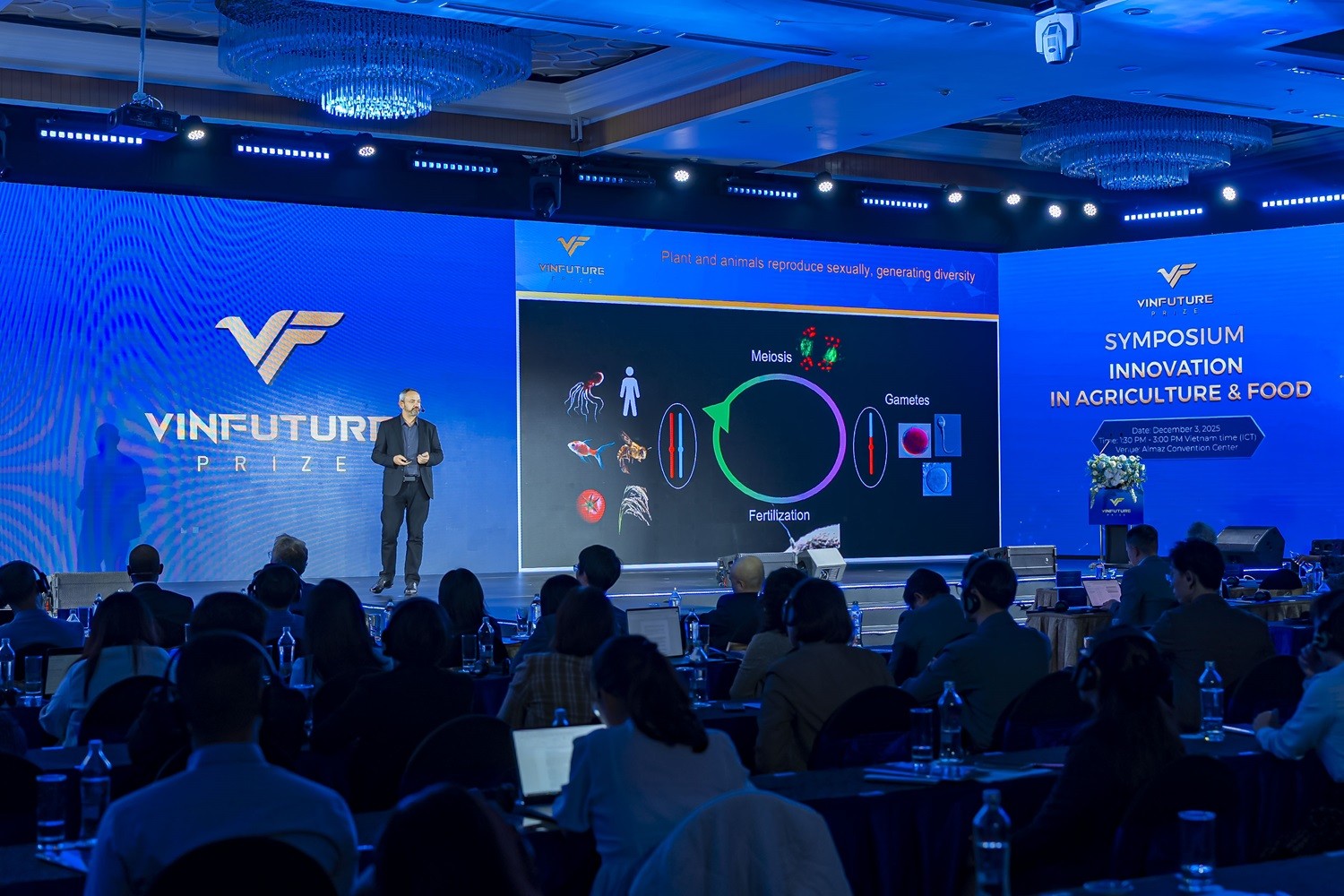 Ảnh 1: GS. Raphaël Mercier, Viện Nghiên cứu Di truyền Cây trồng Max Planck, CHLB Đức chia sẻ tại tọa đàm chiều ngày 03/12. Ảnh 1: GS. Raphaël Mercier, Viện Nghiên cứu Di truyền Cây trồng Max Planck, CHLB Đức chia sẻ tại tọa đàm chiều ngày 03/12.