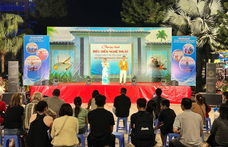 Tổ chức lại Phố đi bộ Ninh Kiều: Động lực mới cho kinh tế đêm và du lịch Cần Thơ Tổ chức lại Phố đi bộ Ninh Kiều: Động lực mới cho kinh tế đêm và du lịch Cần Thơ