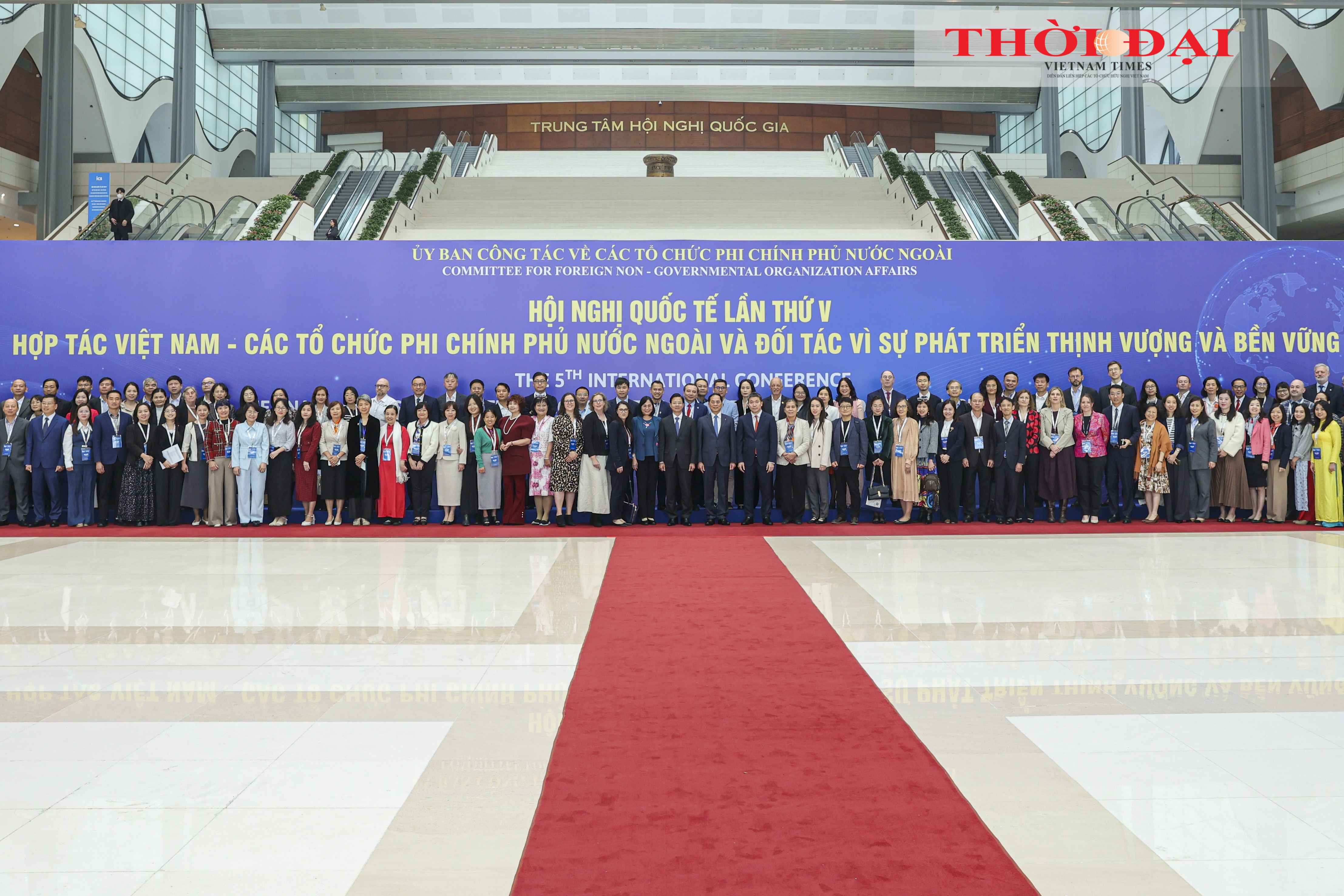 Các đại biểu tham dự Hội nghị chụp ảnh lưu niệm. (Ảnh: Đinh Hòa)