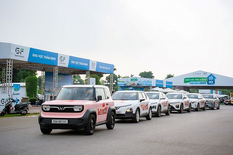 Gia đình trẻ chọn VinFast VF 3 vì “đi 2 tuần tốn chưa bằng 1 bát phở” Gia đình trẻ chọn VinFast VF 3 vì “đi 2 tuần tốn chưa bằng 1 bát phở”