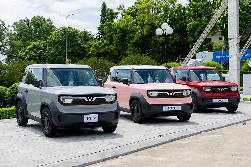 Gia đình trẻ chọn VinFast VF 3 vì “đi 2 tuần tốn chưa bằng 1 bát phở” Gia đình trẻ chọn VinFast VF 3 vì “đi 2 tuần tốn chưa bằng 1 bát phở”