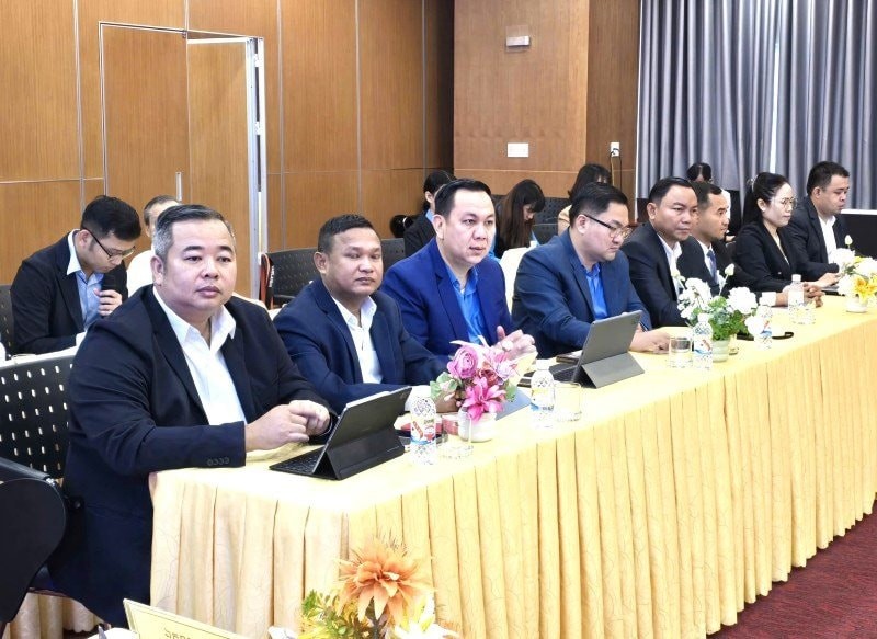 Các cán bộ Công đoàn Campuchia tham gia lớp tập huấn. (Ảnh: T.L) Các cán bộ Công đoàn Campuchia tham gia lớp tập huấn. (Ảnh: T.L)