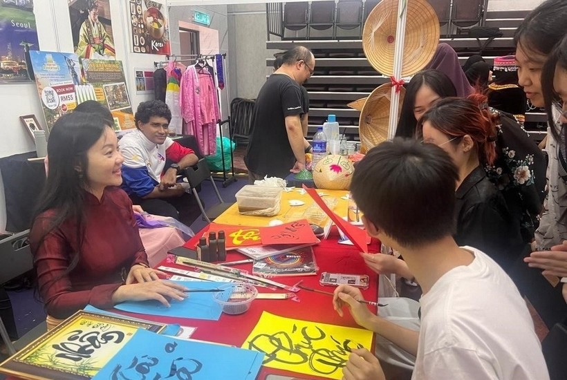 ThS. Nguyễn Thụy Thiên Hương: Linh hoạt, sáng tạo trong hành trình lan tỏa tiếng Việt ở Malaysia ThS. Nguyễn Thụy Thiên Hương: Linh hoạt, sáng tạo trong hành trình lan tỏa tiếng Việt ở Malaysia