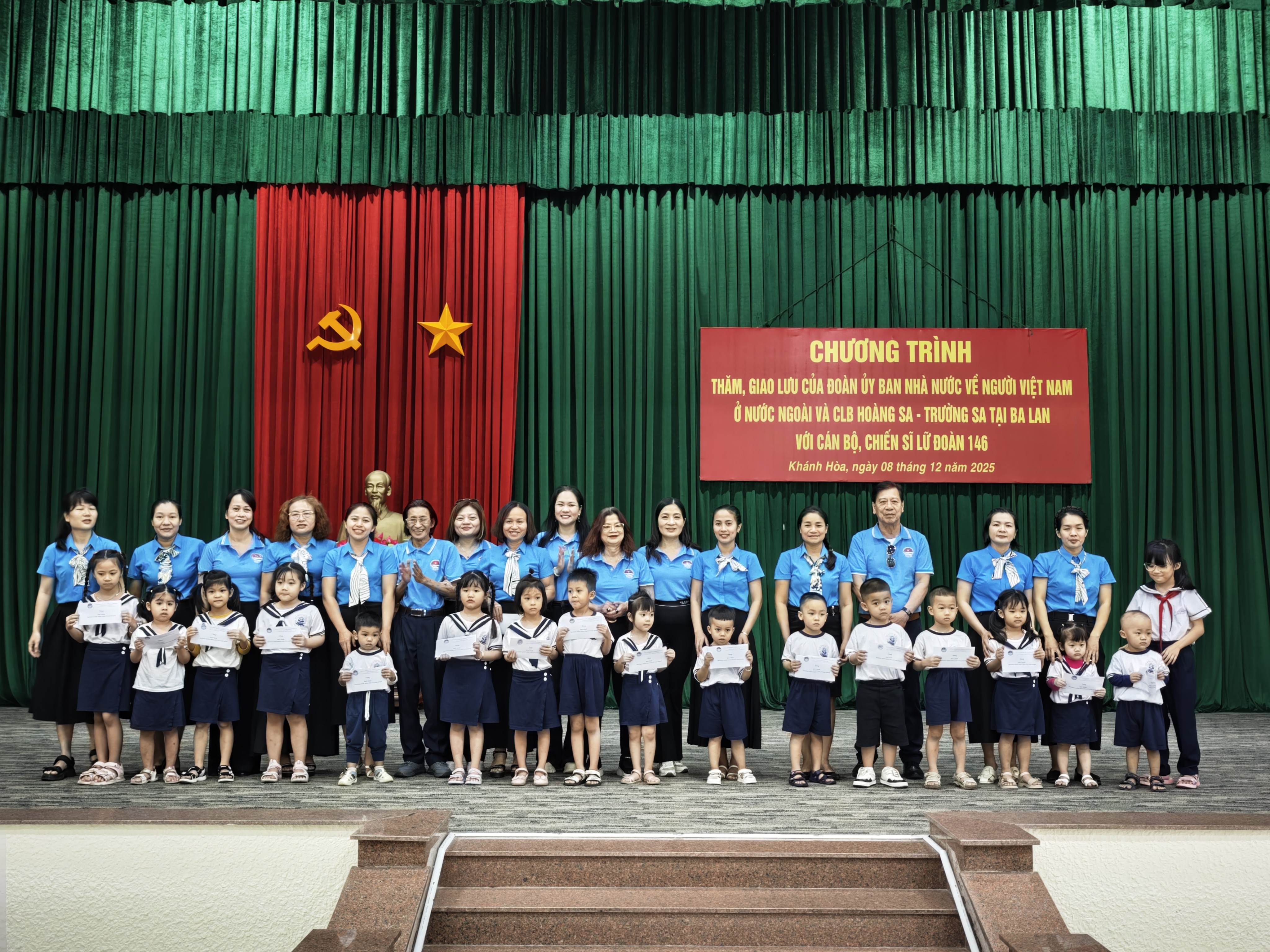 Câu lạc bộ Hoàng Sa - Trường Sa tại Ba Lan trao tặng Vườn rau xanh cho đảo Trường Sa Lớn Câu lạc bộ Hoàng Sa - Trường Sa tại Ba Lan trao tặng Vườn rau xanh cho đảo Trường Sa Lớn