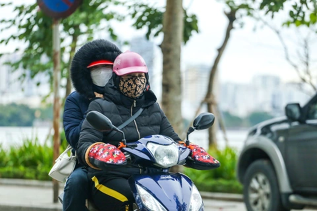 Thời tiết hôm nay (09/12): Miền Bắc nắng ấm, Nam Bộ có mưa rào và dông