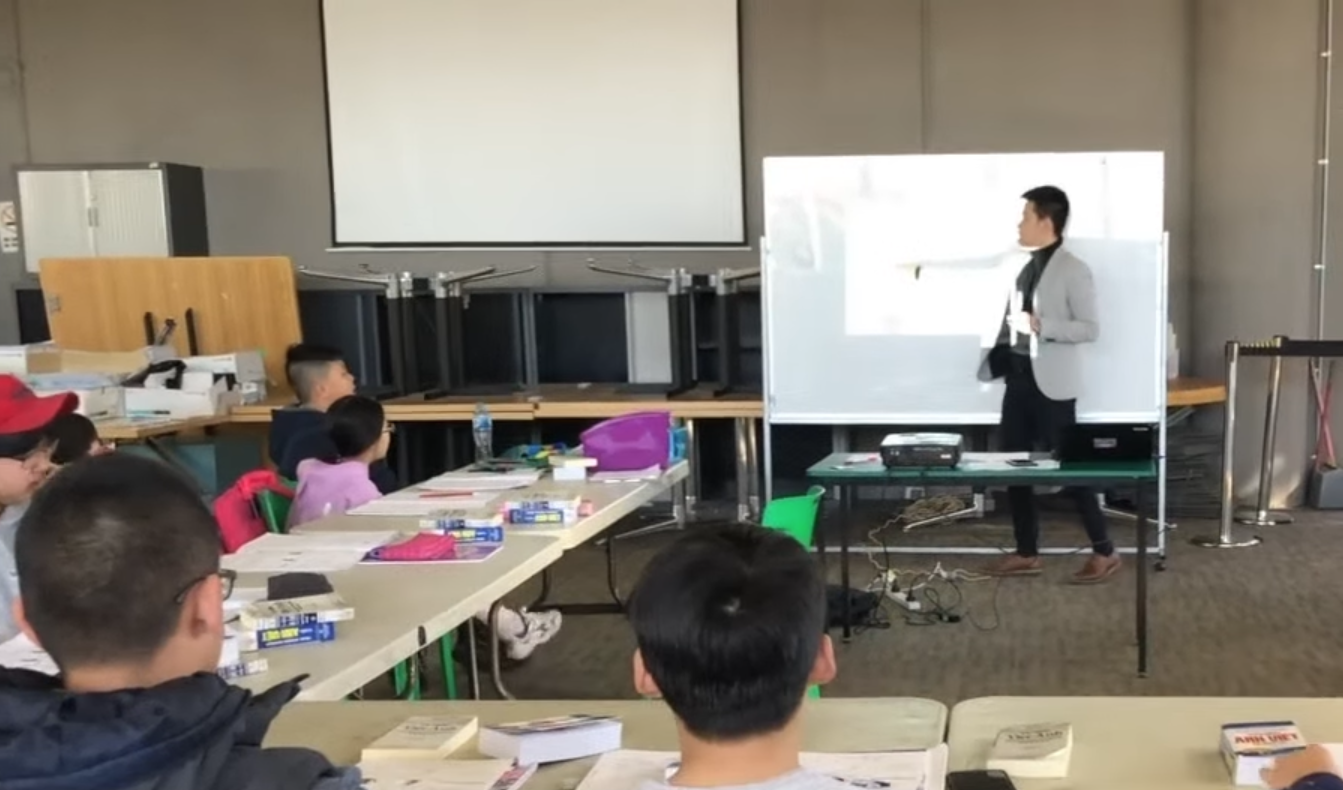 Học tiếng Việt thời 4.0: Học chữ trên điện thoại, luyện nói với AI Học tiếng Việt thời 4.0: Học chữ trên điện thoại, luyện nói với AI