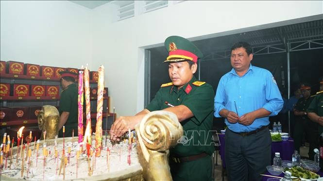 Tây Ninh đón 180 hài cốt liệt sĩ hy sinh tại Campuchia về nước Tây Ninh đón 180 hài cốt liệt sĩ hy sinh tại Campuchia về nước