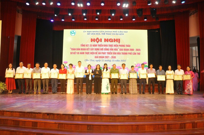 Cần Thơ phát huy sức mạnh văn hóa cho sự phát triển bền vững trong giai đoạn mới Cần Thơ phát huy sức mạnh văn hóa cho sự phát triển bền vững trong giai đoạn mới