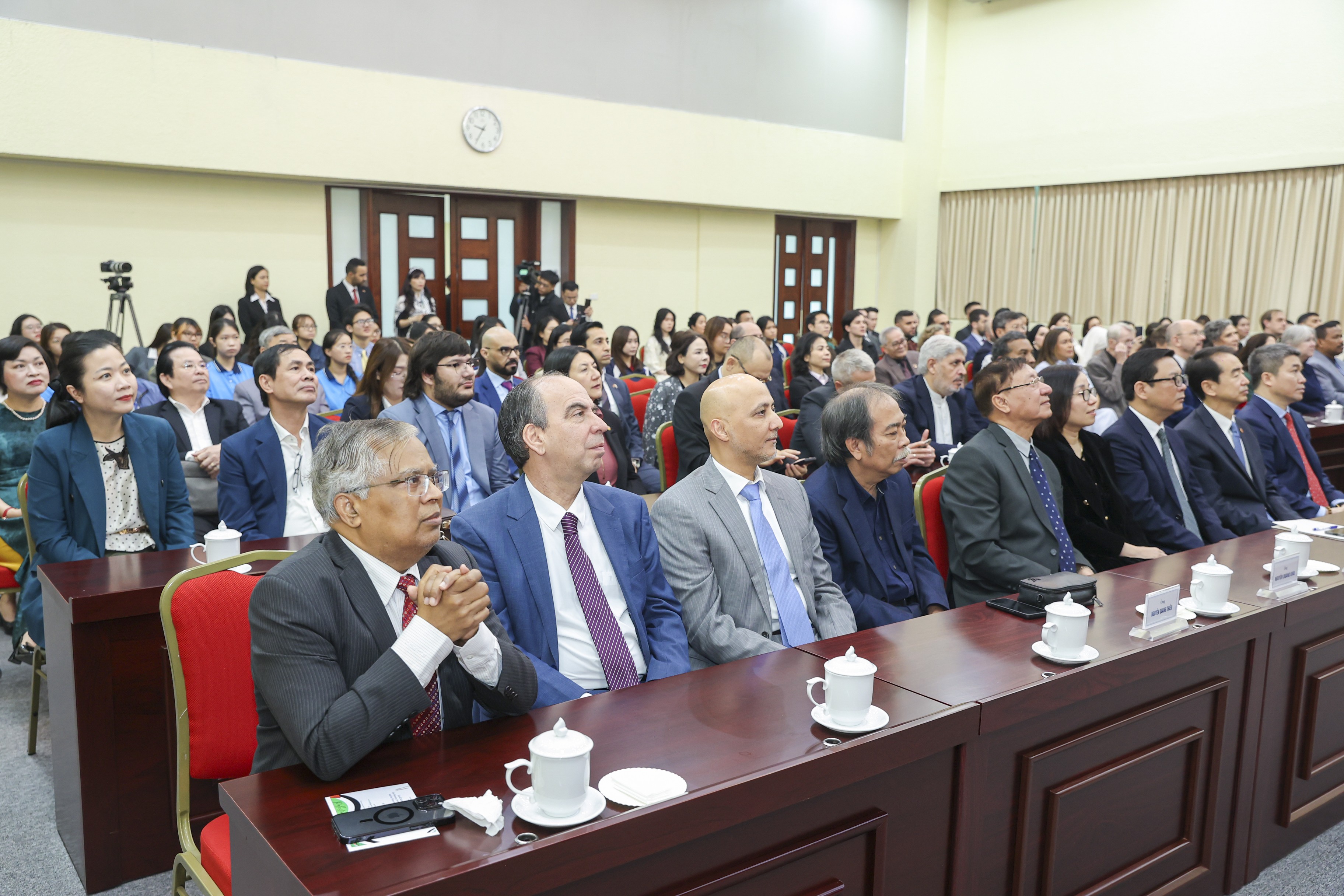 Việt Nam khẳng định lập trường nhất quán ủng hộ nhân dân Palestine vì hòa bình và tự do Việt Nam khẳng định lập trường nhất quán ủng hộ nhân dân Palestine vì hòa bình và tự do