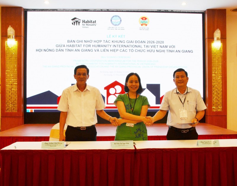 Hơn 4 tỷ đồng cải thiện nhà ở cho người dân An Giang và Đồng Tháp Hơn 4 tỷ đồng cải thiện nhà ở cho người dân An Giang và Đồng Tháp