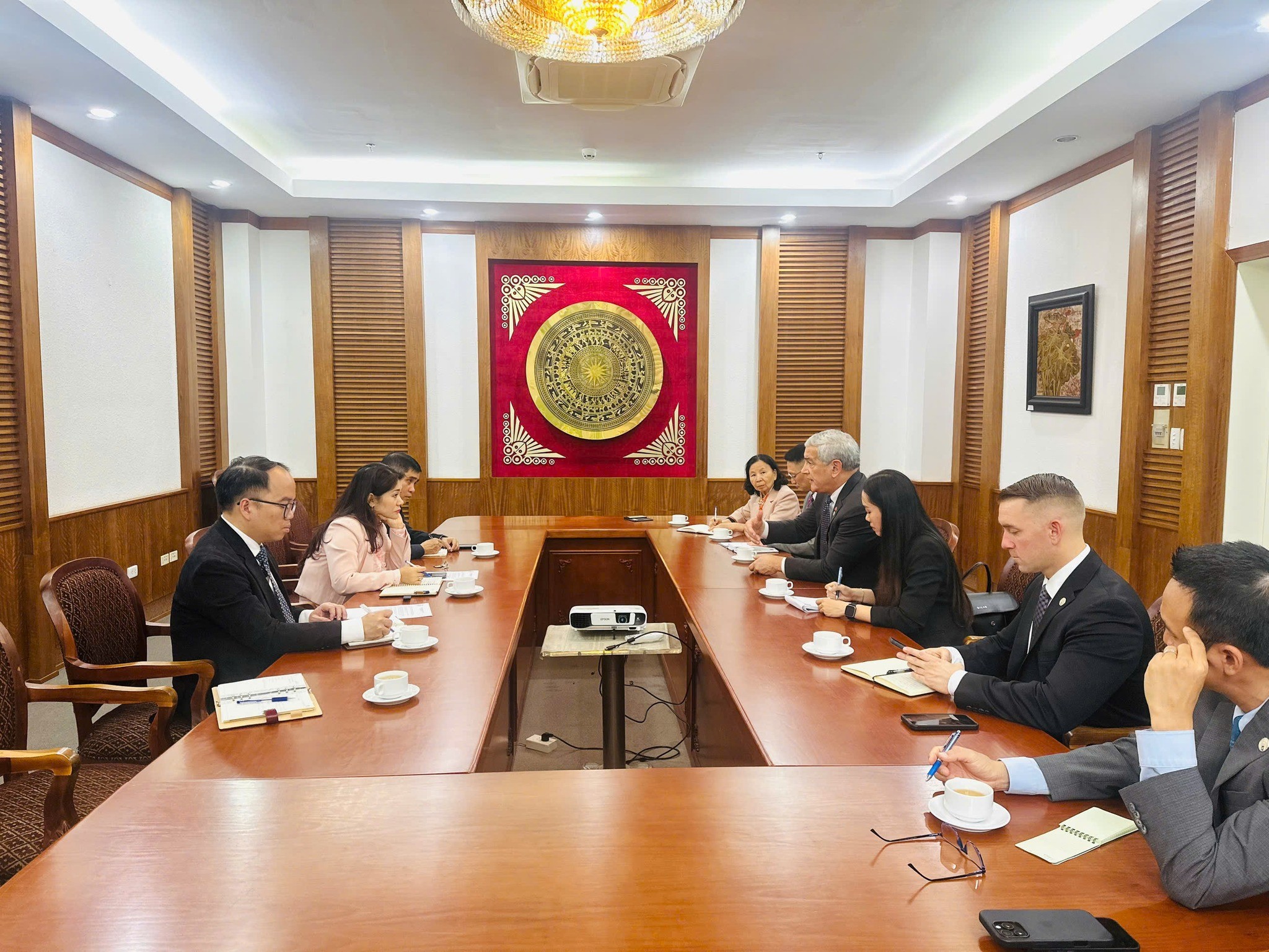 Lãnh đạo Cục Hợp tác quốc tế và Cục Di sản văn hóa đã có buổi làm việc với đại diện Cơ quan Kiểm kê Tù binh và Người mất tích (DPAA) thuộc Bộ Quốc phòng Hoa Kỳ.