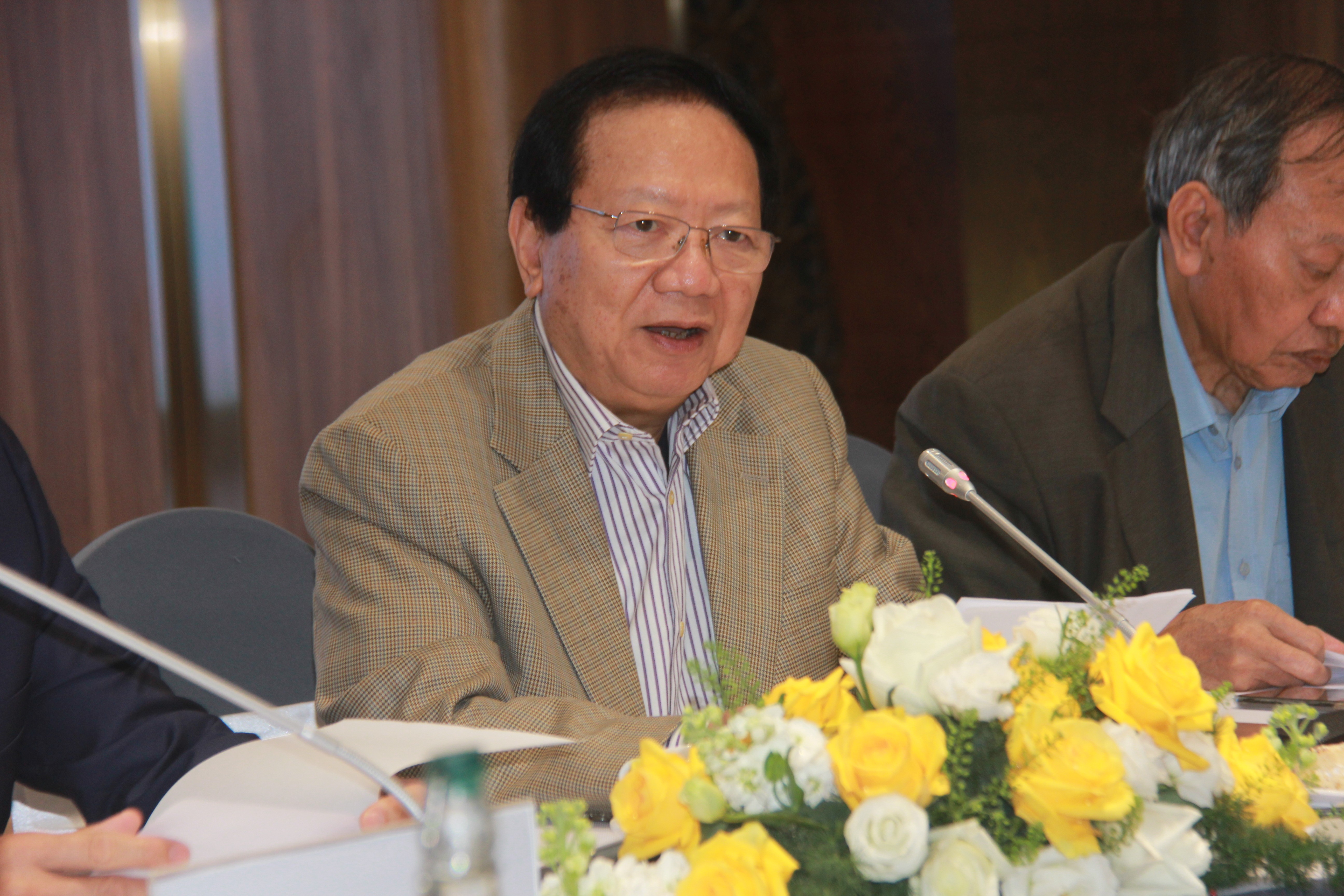 ông Nguyễn Đức Hùng, Phó Chủ tịch - Tổng thư ký VSFA , trình bày báo cáo tại Hội nghị. (Ảnh: Thành Luân)