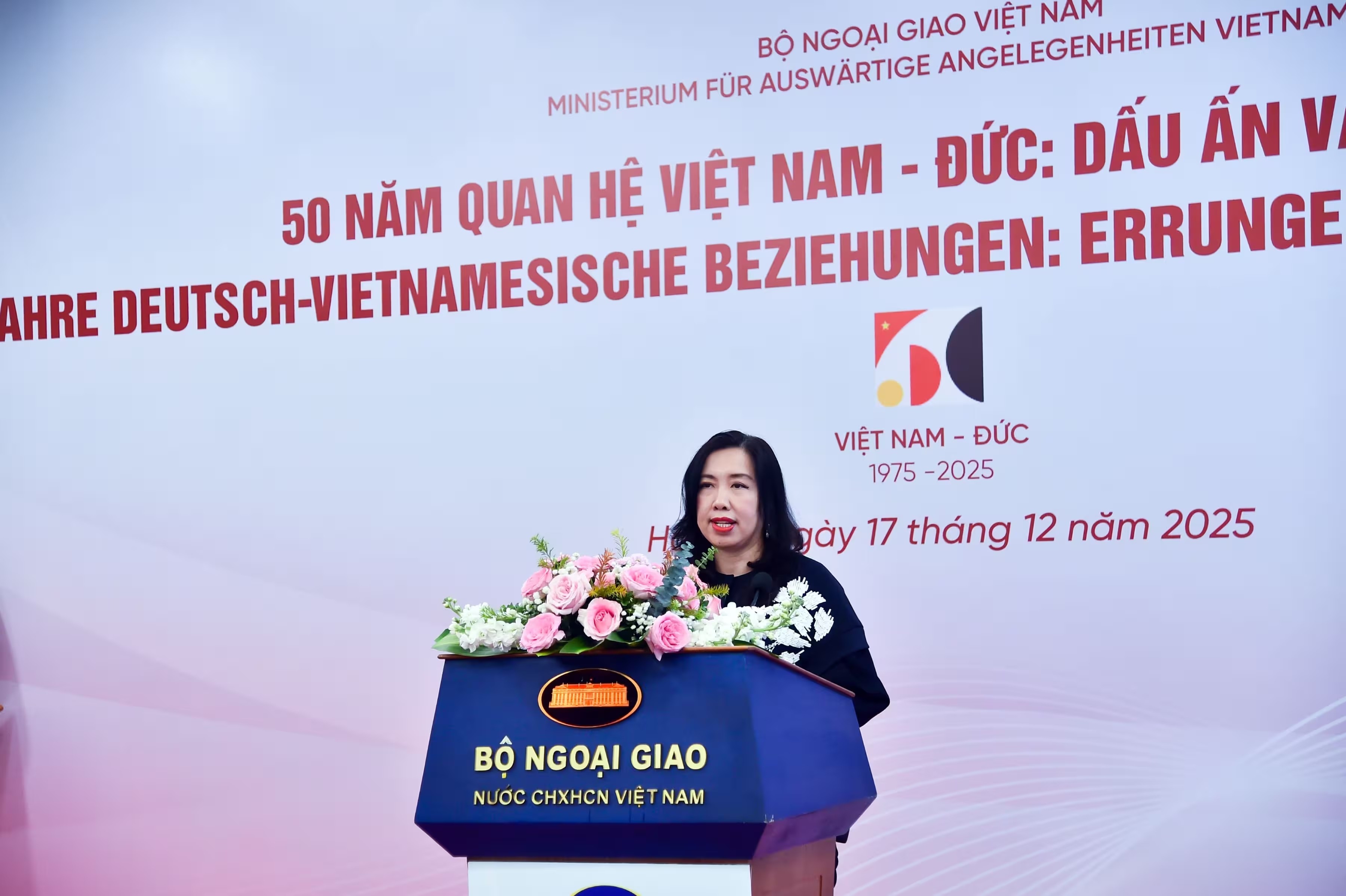Thứ trưởng Bộ Ngoại giao Lê Thị Thu Hằng phát biểu tại tọa đàm. (Ảnh: Bộ Ngoại giao) Thứ trưởng Bộ Ngoại giao Lê Thị Thu Hằng phát biểu tại tọa đàm. (Ảnh: Bộ Ngoại giao)