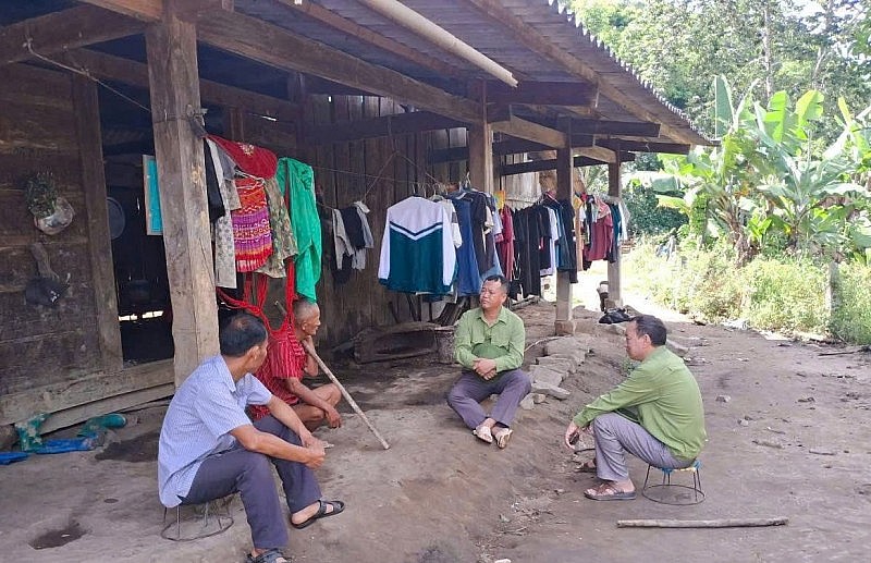 Mường Toong chuyển biến nhờ tăng cường tiếp cận thông tin giảm nghèo đa chiều Mường Toong chuyển biến nhờ tăng cường tiếp cận thông tin giảm nghèo đa chiều