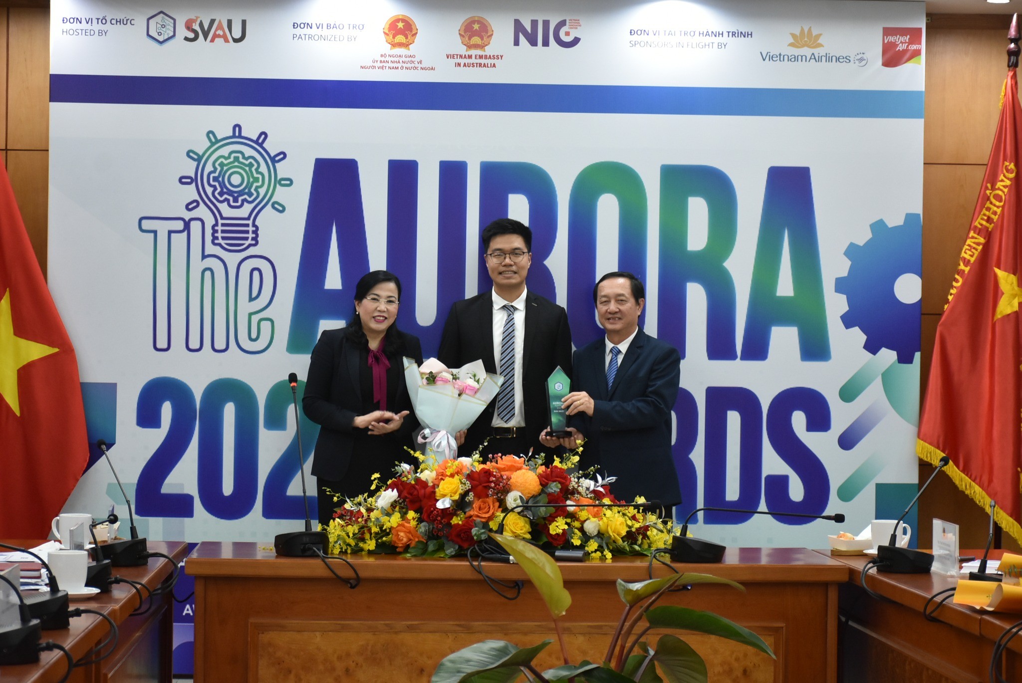  bà Nguyễn Thanh Hải, Ủy viên Trung ương Đảng, Chủ nhiệm Ủy ban Khoa học, Công nghệ và Môi trường của Quốc hội; ông Huỳnh Thành Đạt, Ủy viên Trung ương Đảng, Phó Trưởng Ban Tuyên giáo và Dân vận Trung ương