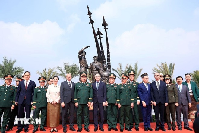 Khánh thành công trình Khu biểu tượng tình đoàn kết, hữu nghị và tri ân quốc tế Khánh thành công trình Khu biểu tượng tình đoàn kết, hữu nghị và tri ân quốc tế