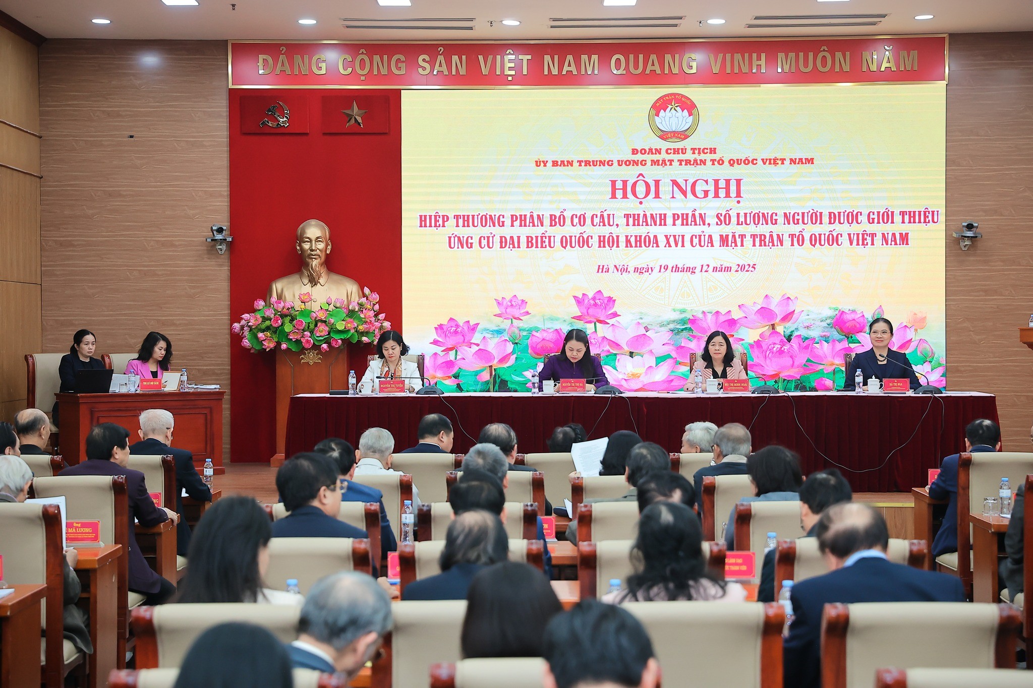 Hội nghị hiệp thương phân bổ cơ cấu, thành phần, số lượng người được giới thiệu ứng cử đại biểu Quốc hội khóa XVI của MTTQ Việt Nam. (Ảnh: Hoài Nam) Hội nghị hiệp thương phân bổ cơ cấu, thành phần, số lượng người được giới thiệu ứng cử đại biểu Quốc hội khóa XVI của MTTQ Việt Nam. (Ảnh: Hoài Nam)