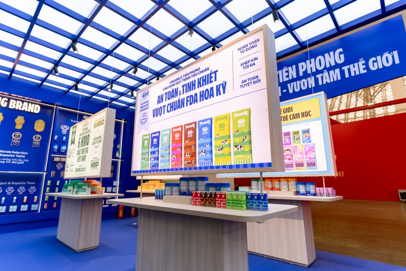 Bộ nhận diện thương hiệu mới thể hiện rõ nét tinh thần đổi mới, sáng tạo của Vinamilk, dưới sự dẫn dắt của bà Mai Kiều Liên (Ảnh: Minh Anh). Bộ nhận diện thương hiệu mới thể hiện rõ nét tinh thần đổi mới, sáng tạo của Vinamilk, dưới sự dẫn dắt của bà Mai Kiều Liên (Ảnh: Minh Anh).