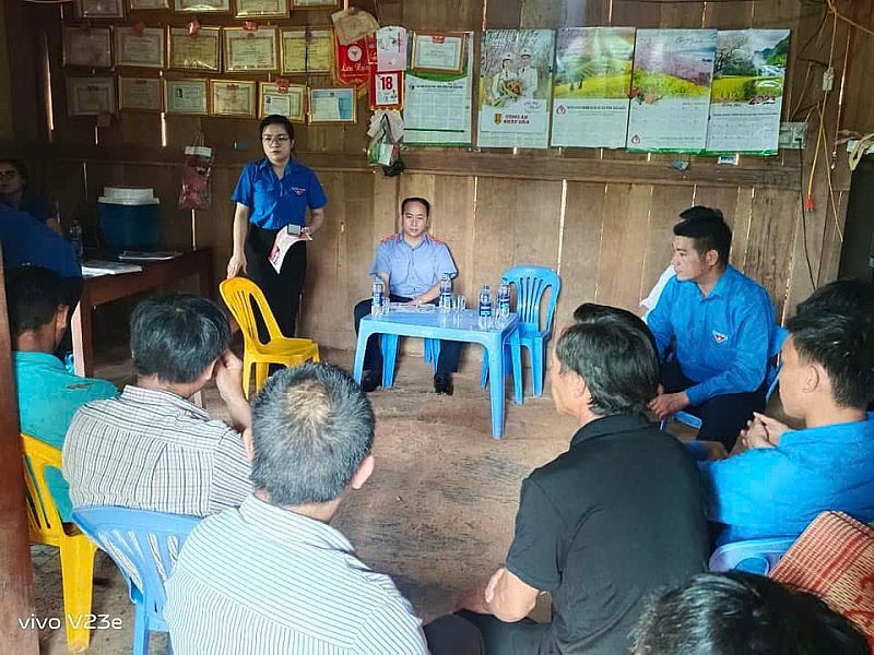 Thanh niên Mường Toong vươn lên thoát nghèo nhờ truyền thông cơ sở Thanh niên Mường Toong vươn lên thoát nghèo nhờ truyền thông cơ sở