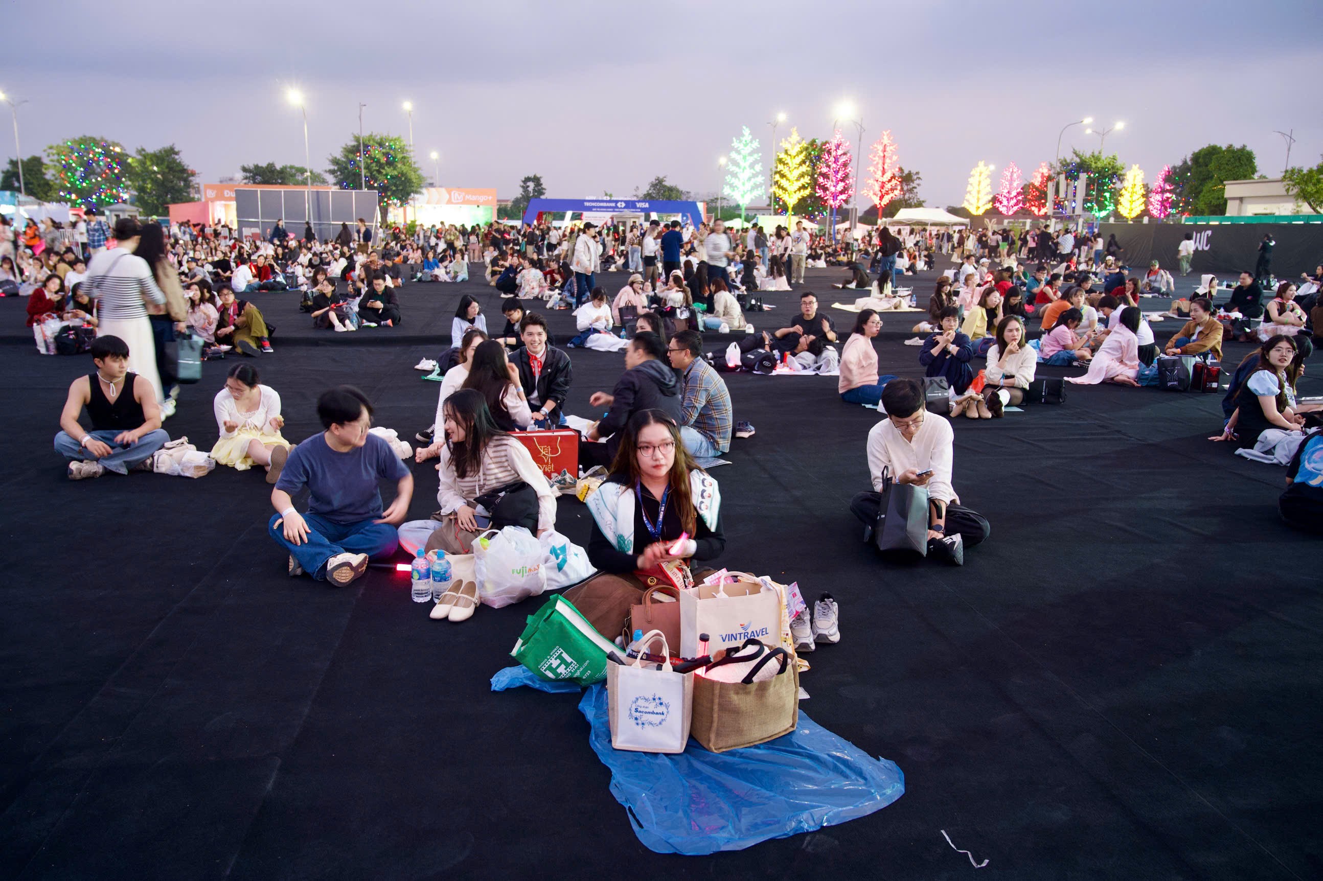 Gần 95.000 người “cháy hết mình” trong ngày diễn ra Y-Concert, Ocean City khẳng định tọa độ “khó thay thế” trên bản đồ giải trí Việt Nam Gần 95.000 người “cháy hết mình” trong ngày diễn ra Y-Concert, Ocean City khẳng định tọa độ “khó thay thế” trên bản đồ giải trí Việt Nam