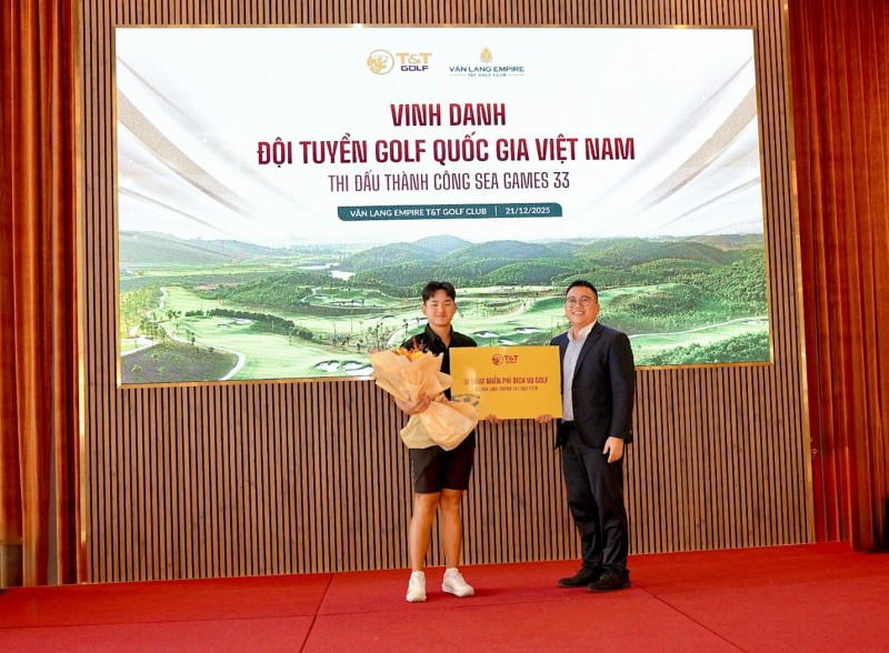 Đại diện T&T Golf trao tài trợ cho VĐV Nguyễn Anh Minh – Huy chương Bạc bộ môn Golf SEA Games 33 Đại diện T&T Golf trao tài trợ cho VĐV Nguyễn Anh Minh – Huy chương Bạc bộ môn Golf SEA Games 33