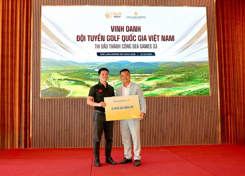 Đại diện Hãng hàng không Vietravel Airline trao tài trợ cho ông Nguyễn Thái Dương – Uỷ viên BCH, Phó Tổng thư ký Hiệp hội Golf Việt Nam đại diện cho Đội tuyển Golf Quốc Gia tham dự SEA Games 33. Đại diện Hãng hàng không Vietravel Airline trao tài trợ cho ông Nguyễn Thái Dương – Uỷ viên BCH, Phó Tổng thư ký Hiệp hội Golf Việt Nam đại diện cho Đội tuyển Golf Quốc Gia tham dự SEA Games 33.