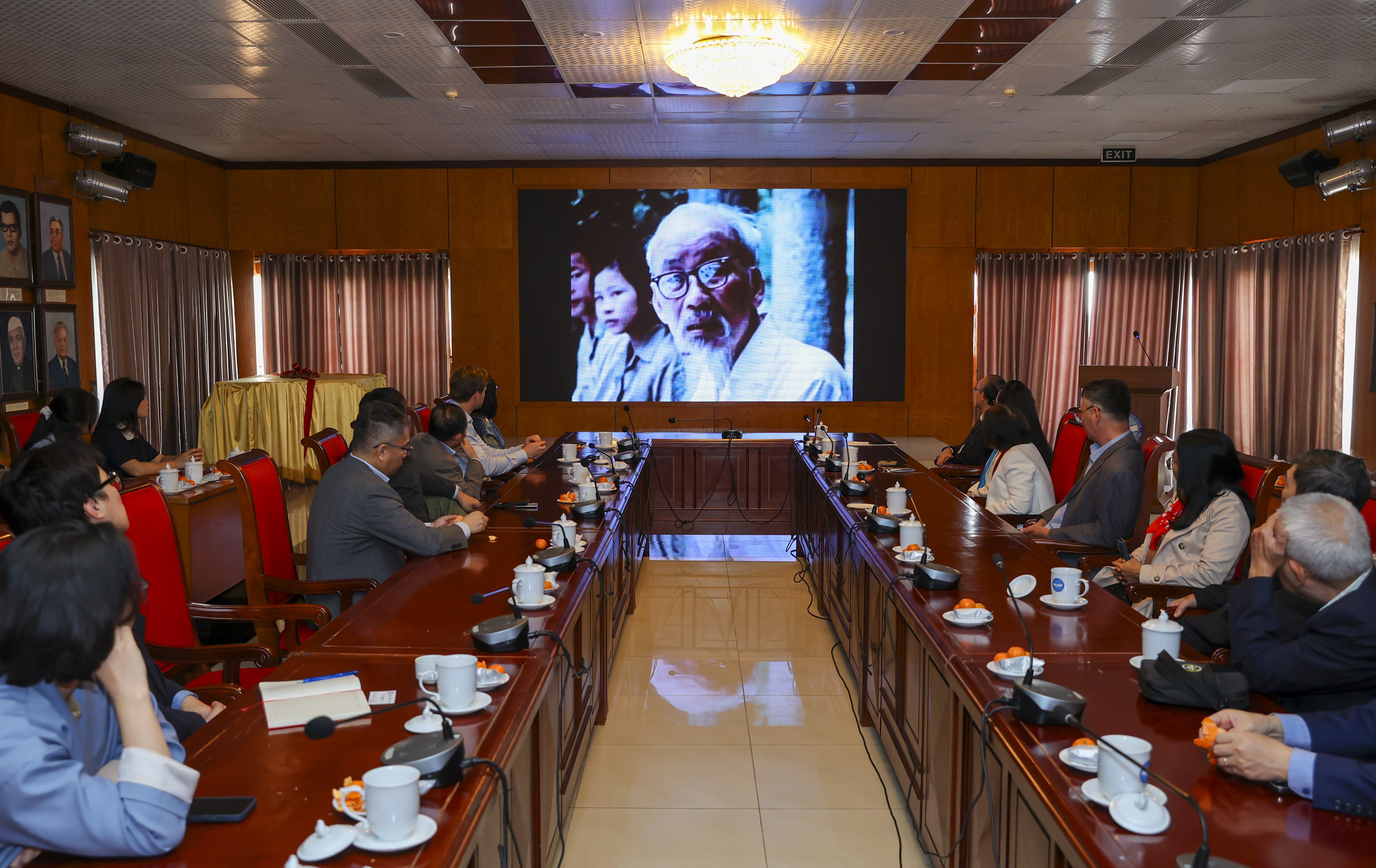 Giao lưu hữu nghị Việt Nam - Hà Lan qua những thước phim và ký ức lịch sử Giao lưu hữu nghị Việt Nam - Hà Lan qua những thước phim và ký ức lịch sử