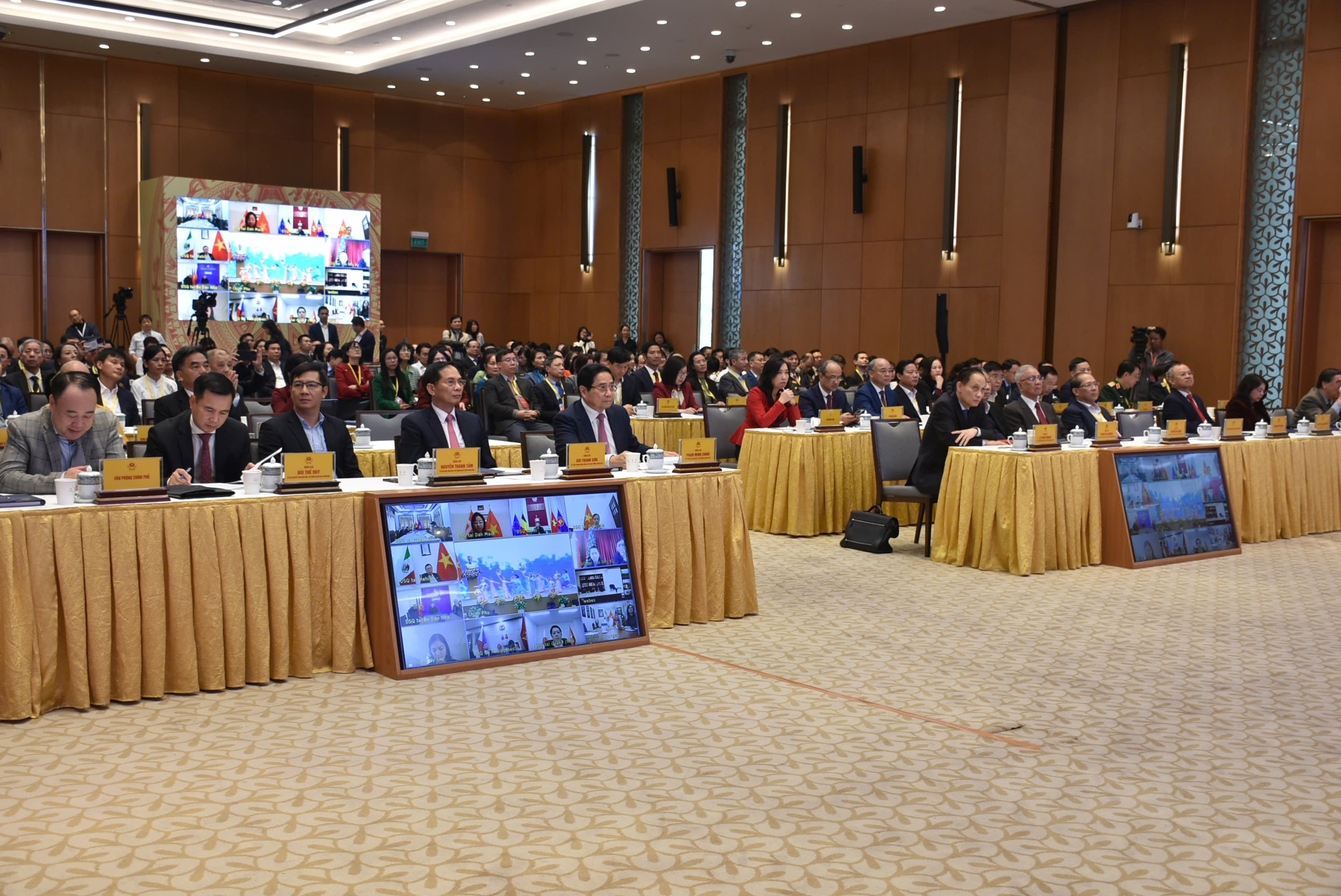 Thúc đẩy “3 đột phá” trong công tác đối với người Việt Nam ở nước ngoài