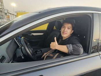 Lái thử xong, khách muốn “chốt” ngay xe điện VinFast tại VMS 2025