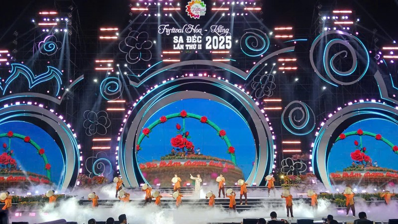 Sắc hoa ngày mới, khẳng định tầm vóc “thủ phủ hoa” miền Tây