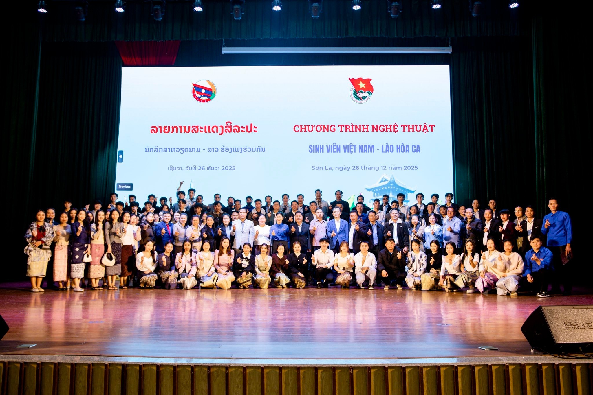 Hàng ngàn sinh viên Sơn La và các tỉnh Bắc Lào thảo luận và hòa ca