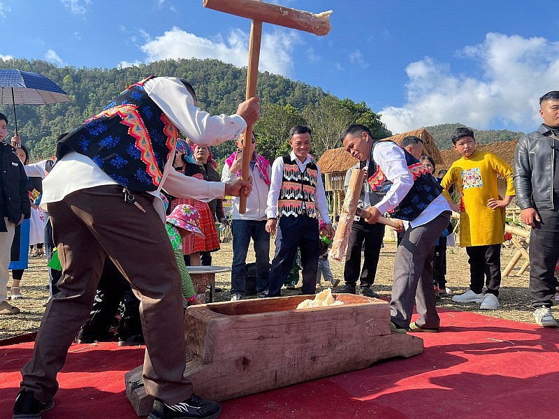 Tôn vinh văn hóa Mông tại Ngày hội Văn hóa các dân tộc xã Sam Mứn