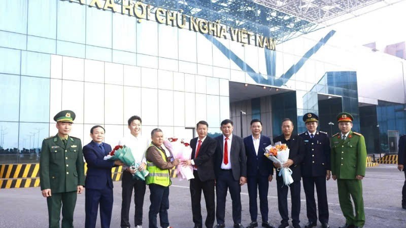 Quảng Ninh, Lạng Sơn đón du khách và chuyến hàng nhập khẩu đầu năm mới 2026