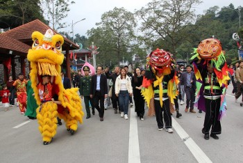 lang son ron rang don doan khach du lich quoc te dau tien nam 2026 qua cua khau huu nghi