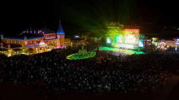 dem giao thua ruc ro tren ban do viet nam thanh dia countdown ho vin vung vang vi the diem den quoc dan