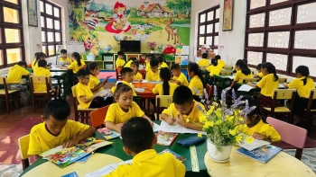 Dự án "Làm bạn với sách" 2025 của Zhi Shan: Gần 345.200 học sinh miền Trung được tiếp cận sách