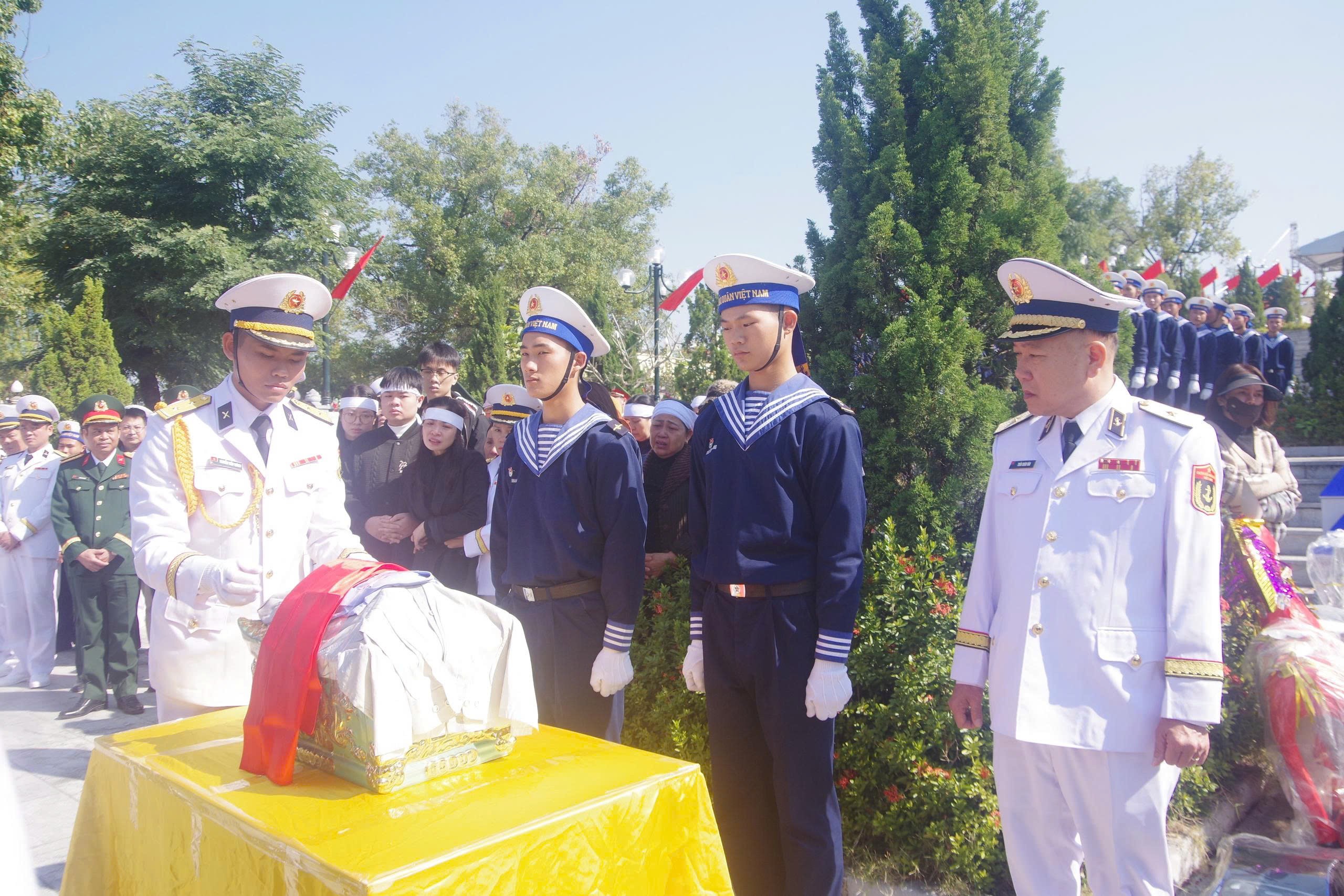 Trao Bằng Tổ quốc ghi công liệt sĩ Phạm Văn Tuân hy sinh tại Trường Sa