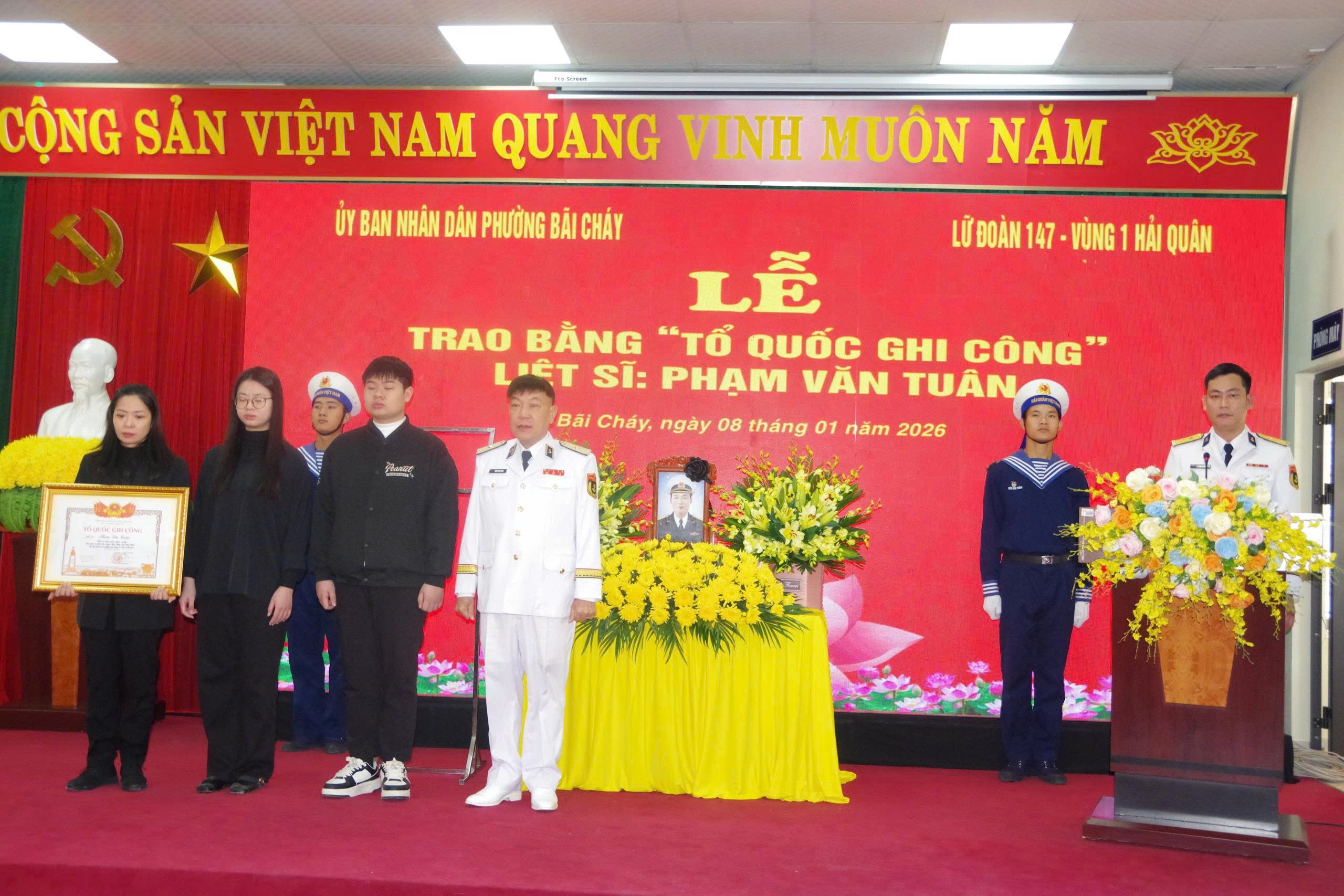 Trao Bằng Tổ quốc ghi công liệt sĩ Phạm Văn Tuân hy sinh tại Trường Sa