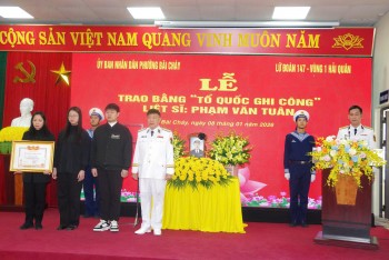 Trao Bằng Tổ quốc ghi công liệt sĩ Phạm Văn Tuân hy sinh tại Trường Sa