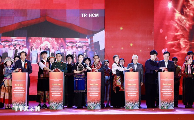 Thủ tướng: Xây dựng trường học khu vực miền núi, đồng bào dân tộc để gieo chữ, giữ nước Thủ tướng: Xây dựng trường học khu vực miền núi, đồng bào dân tộc để gieo chữ, giữ nước