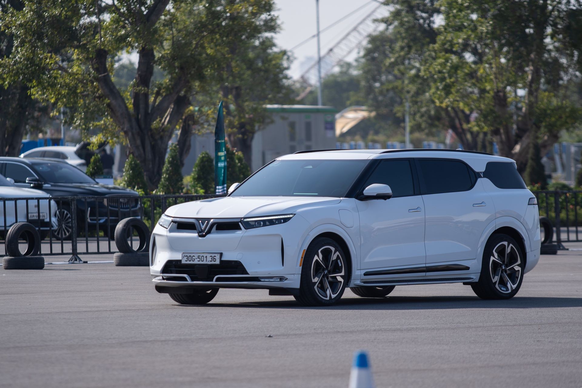 Bán xe xăng lên đời xe điện, chủ xe VinFast VF 9 xuýt xoa: “Biết xe xịn thế này đã sớm mua vài chiếc”