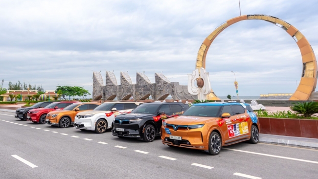 Bán xe xăng lên đời xe điện, chủ xe VinFast VF 9 xuýt xoa: “Biết xe xịn thế này đã sớm mua vài chiếc”