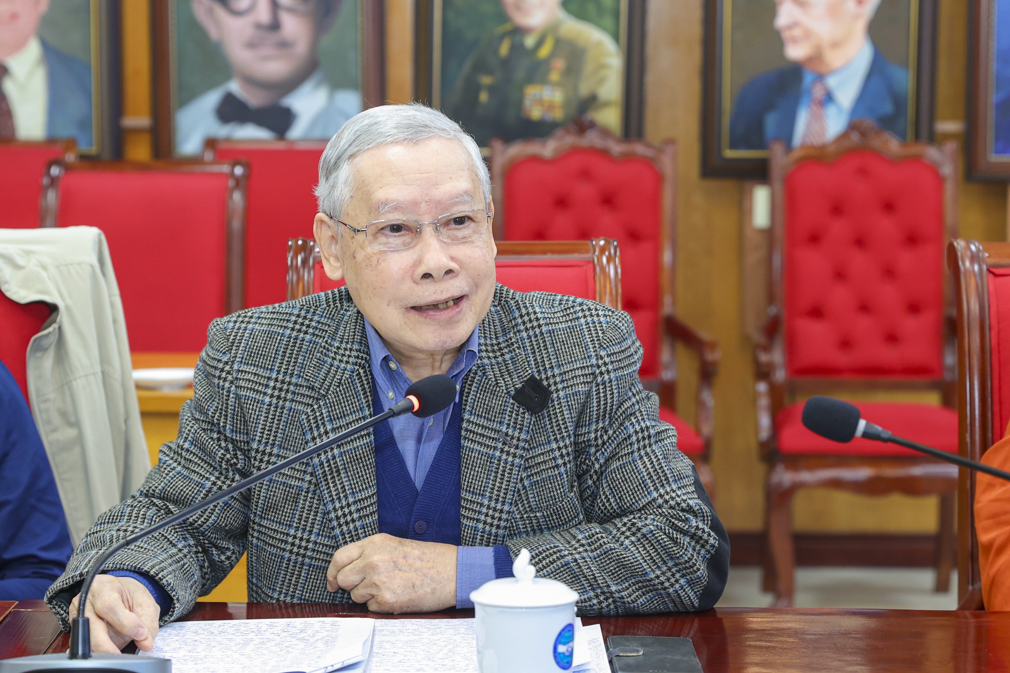 Ông Nguyễn Đăng Quang, nguyên Vụ trưởng Vụ Đông Bắc Á, Bộ Ngoại giao, nguyên Đại sứ Việt Nam tại In-đô-nê-xi-a Ông Nguyễn Đăng Quang, nguyên Vụ trưởng Vụ Đông Bắc Á, Bộ Ngoại giao, nguyên Đại sứ Việt Nam tại In-đô-nê-xi-a