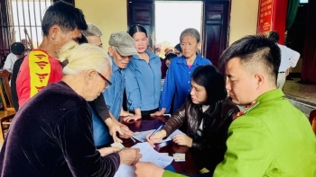 hon 588 trieu nguoi da nhan qua cua dang nha nuoc dip dai hoi xiv va tet binh ngo 2026