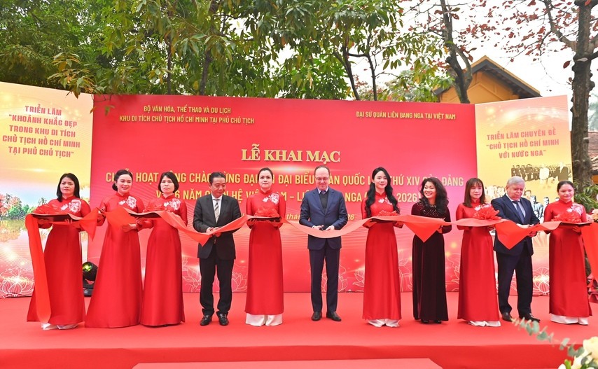 Triển lãm “Chủ tịch Hồ Chí Minh với nước Nga”