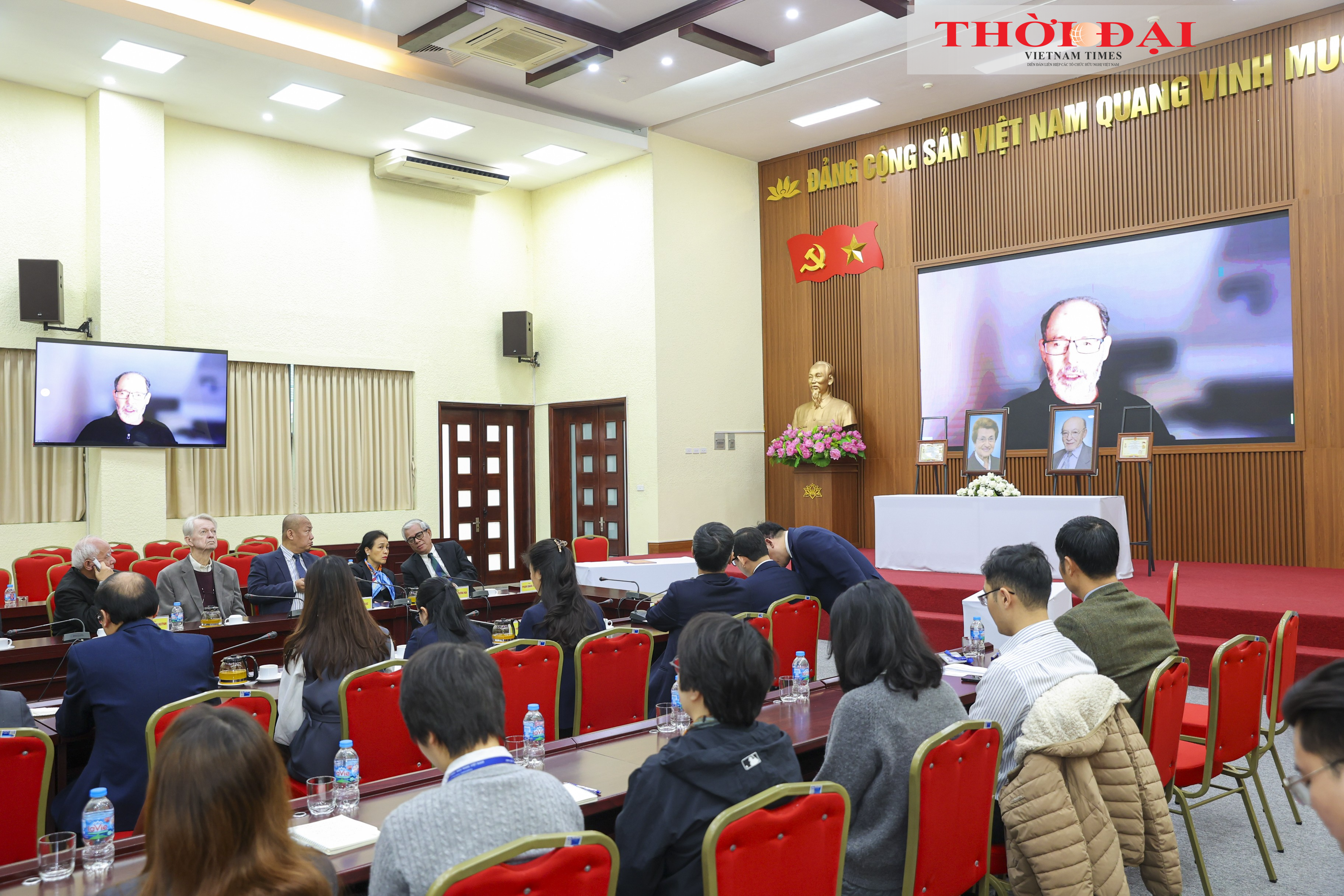 Lễ tưởng niệm vợ chồng ông bà Peter và Cora Weiss: Những sứ giả của lương tri và hòa bình Lễ tưởng niệm vợ chồng ông bà Peter và Cora Weiss: Những sứ giả của lương tri và hòa bình