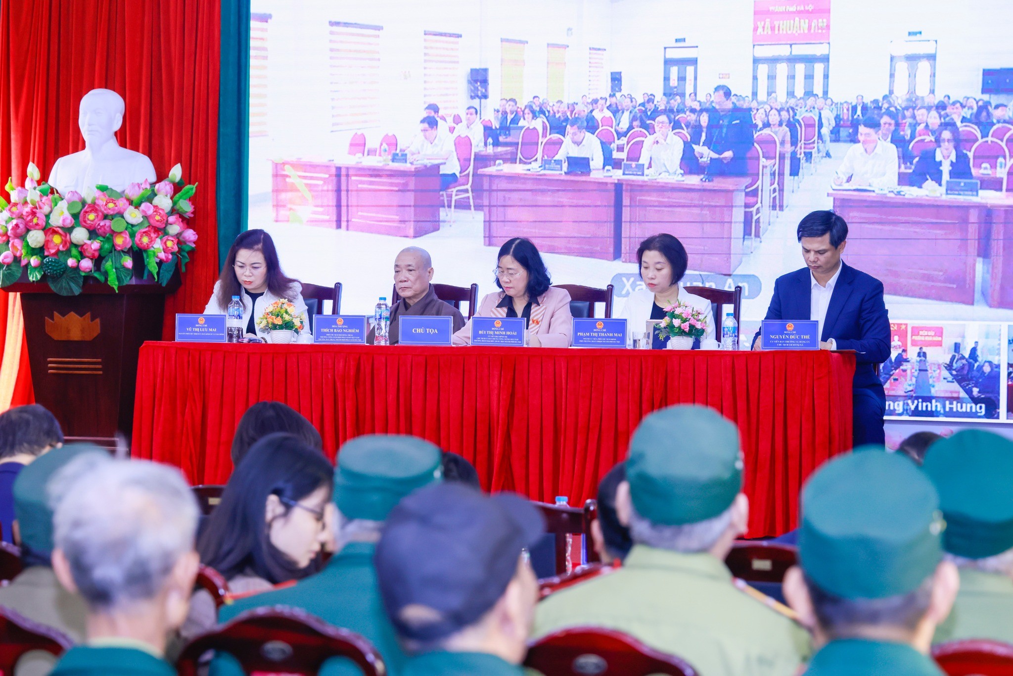 Bà Bùi Thị Minh Hoài, Ủy viên Bộ Chính trị, Bí thư Trung ương Đảng, Bí thư Đảng ủy MTTQ, các đoàn thể Trung ương, Chủ tịch Ủy ban Trung ương MTTQ Việt Nam lắng nghe ý kiến cử tri ngày 19/12/2025 Bà Bùi Thị Minh Hoài, Ủy viên Bộ Chính trị, Bí thư Trung ương Đảng, Bí thư Đảng ủy MTTQ, các đoàn thể Trung ương, Chủ tịch Ủy ban Trung ương MTTQ Việt Nam lắng nghe ý kiến cử tri ngày 19/12/2025