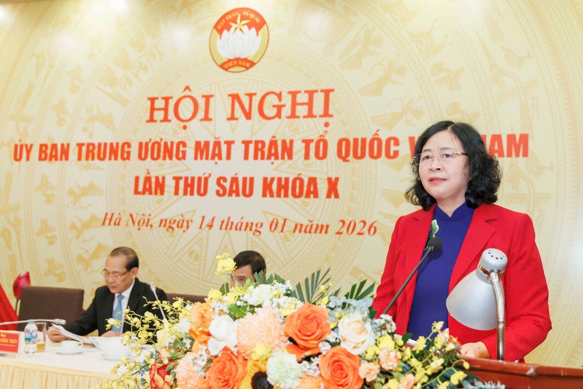 Bà Bùi Thị Minh Hoài, Ủy viên Bộ Chính trị, Bí thư Trung ương Đảng, Bí thư Đảng ủy MTTQ, các đoàn thể Trung ương, Chủ tịch Ủy ban Trung ương MTTQ Việt Nam phát biểu tại Hội nghị Ủy ban Trung ương MTTQ Việt Nam lần thứ sáu khóa X Bà Bùi Thị Minh Hoài, Ủy viên Bộ Chính trị, Bí thư Trung ương Đảng, Bí thư Đảng ủy MTTQ, các đoàn thể Trung ương, Chủ tịch Ủy ban Trung ương MTTQ Việt Nam phát biểu tại Hội nghị Ủy ban Trung ương MTTQ Việt Nam lần thứ sáu khóa X